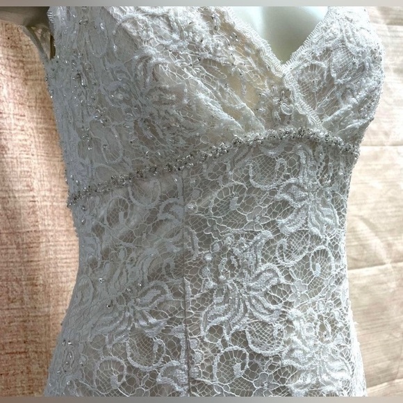NWT David’s Bridal All Over Beaded Lace Trumpet Wedding Dress. Size 6